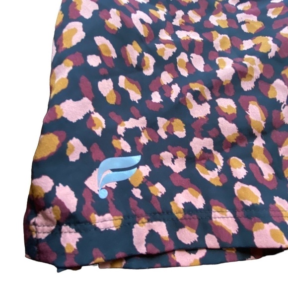 Fabletics Women’s Animal Print Casual Athletic Shorts size Large - Picture 6 of 9